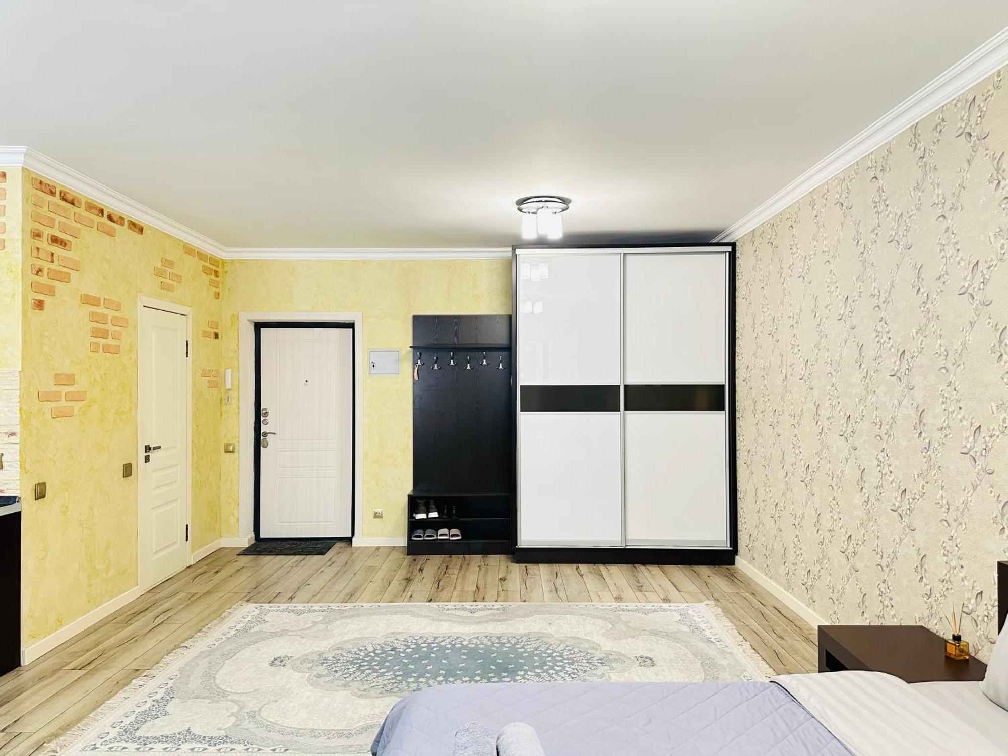 Vostochnyi Park Apartament In The Center Of Almaty Apartment Exterior photo