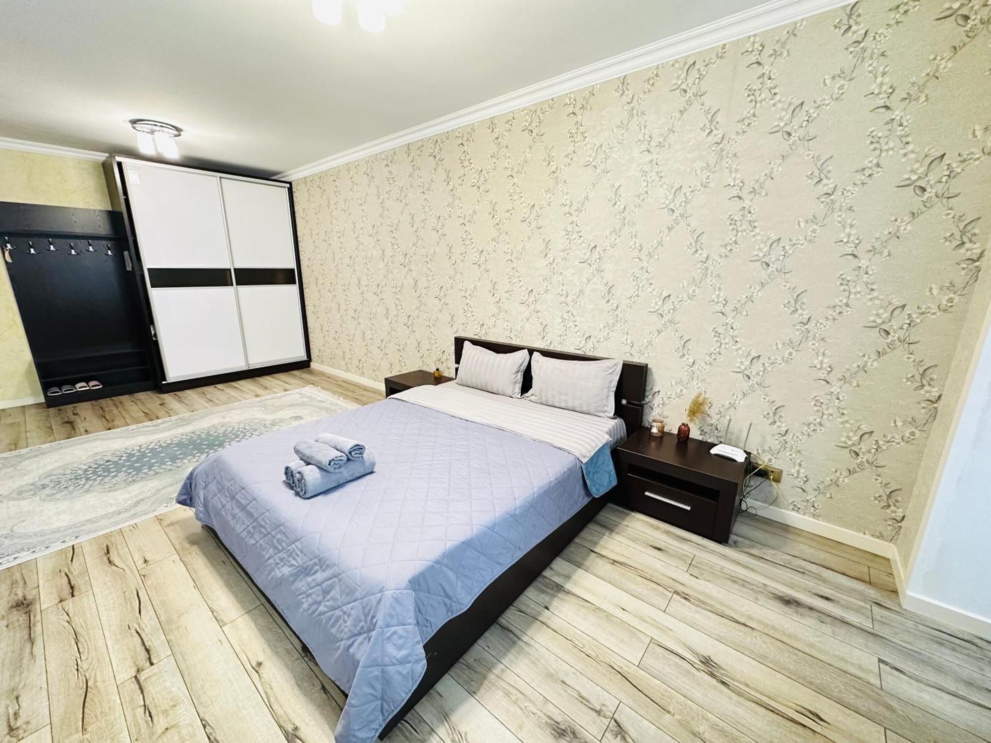 Vostochnyi Park Apartament In The Center Of Almaty Apartment Exterior photo